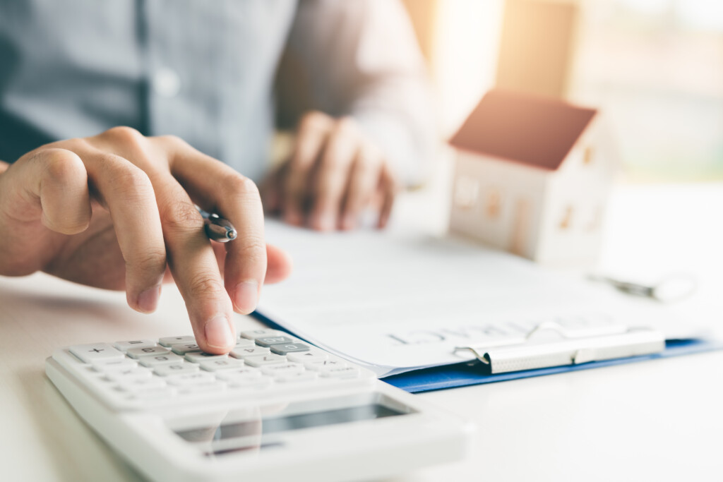 Using a calculator to calculate mortgage rates